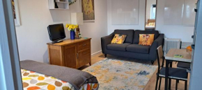 Modern studio apartment with outstanding views, sleeps 2
